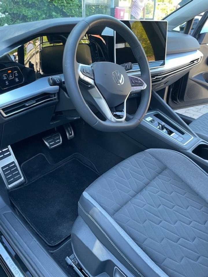 Volkswagen Golf | 2025
