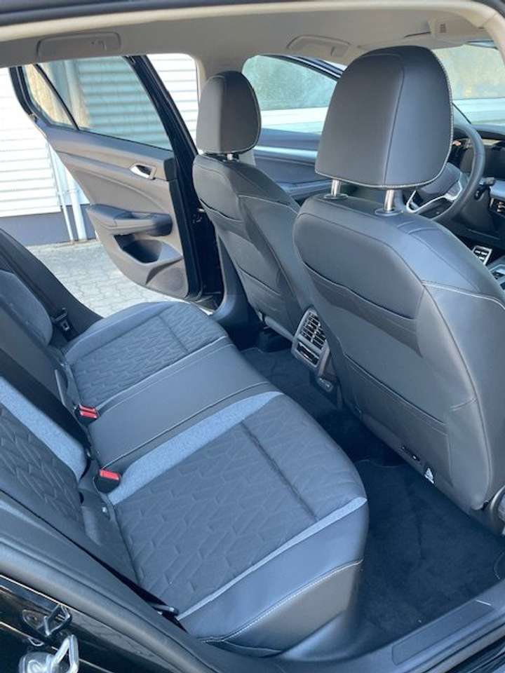 Volkswagen Golf | 2025