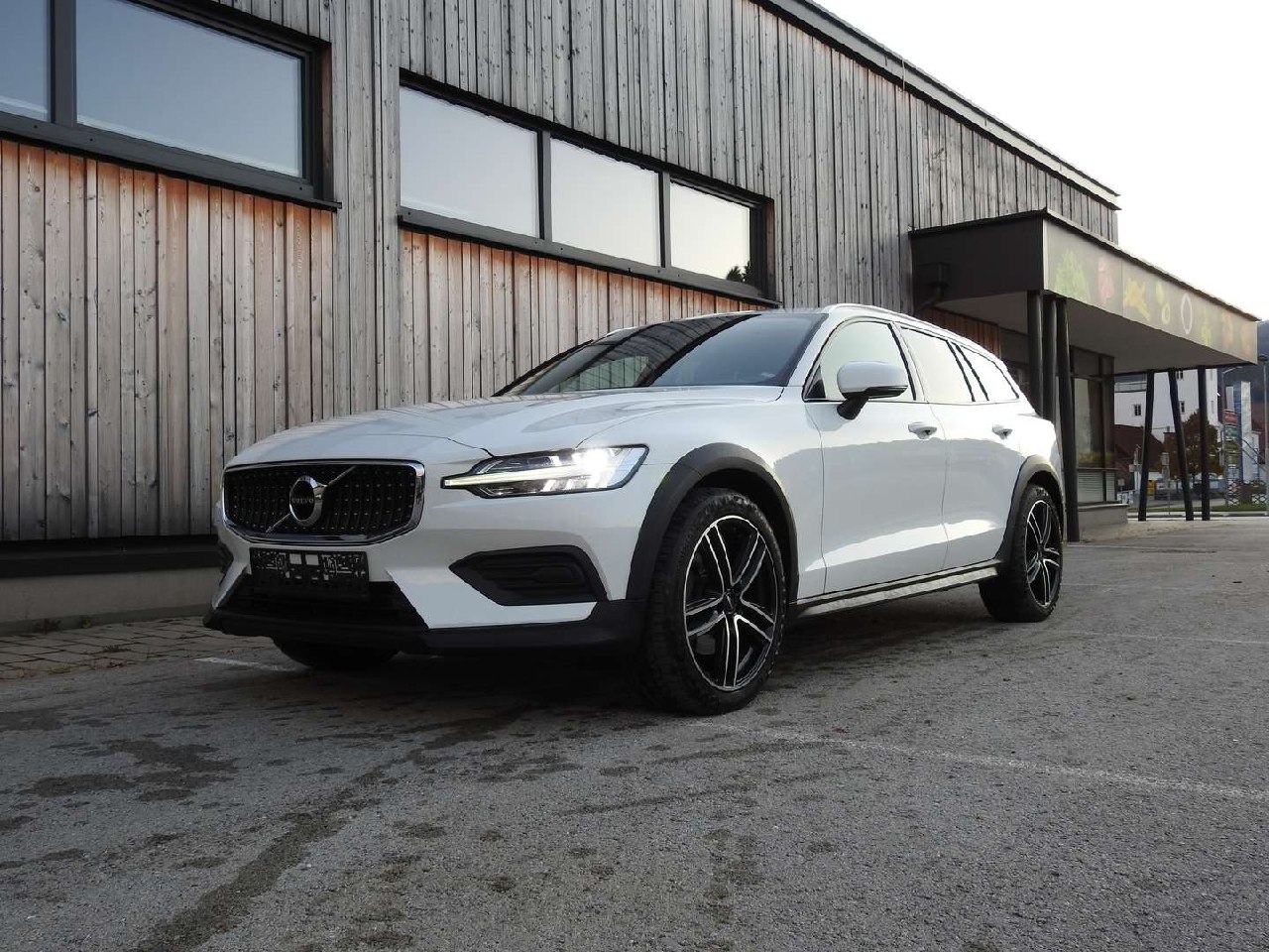 Volvo V60 Cross Country | 2020