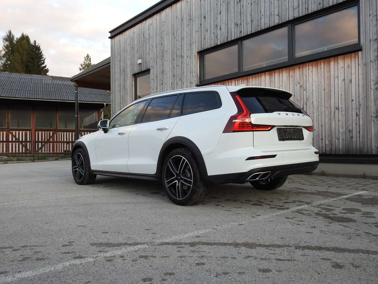 Volvo V60 Cross Country | 2020
