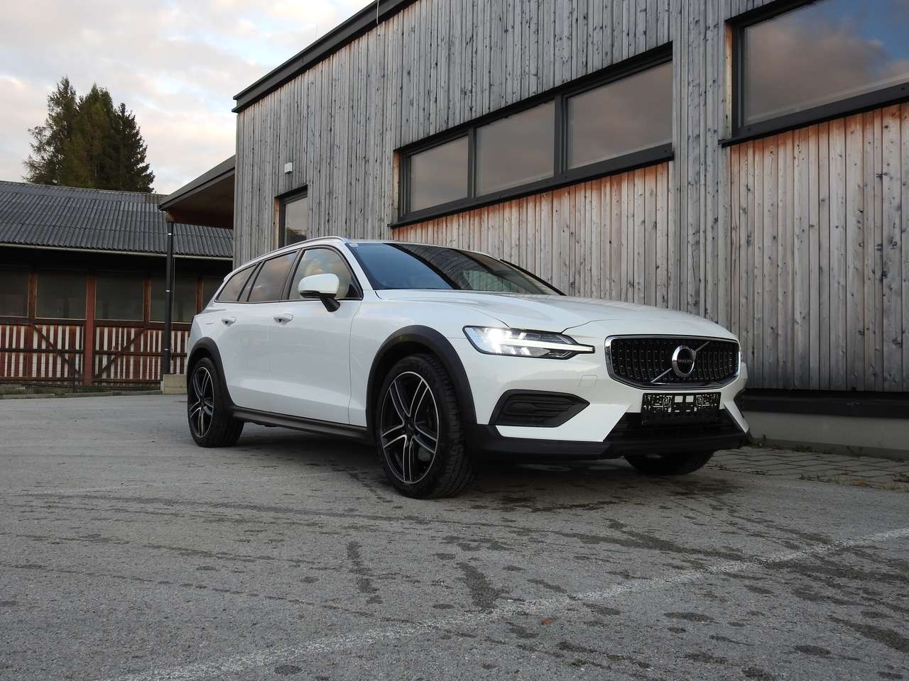 Volvo V60 Cross Country | 2020
