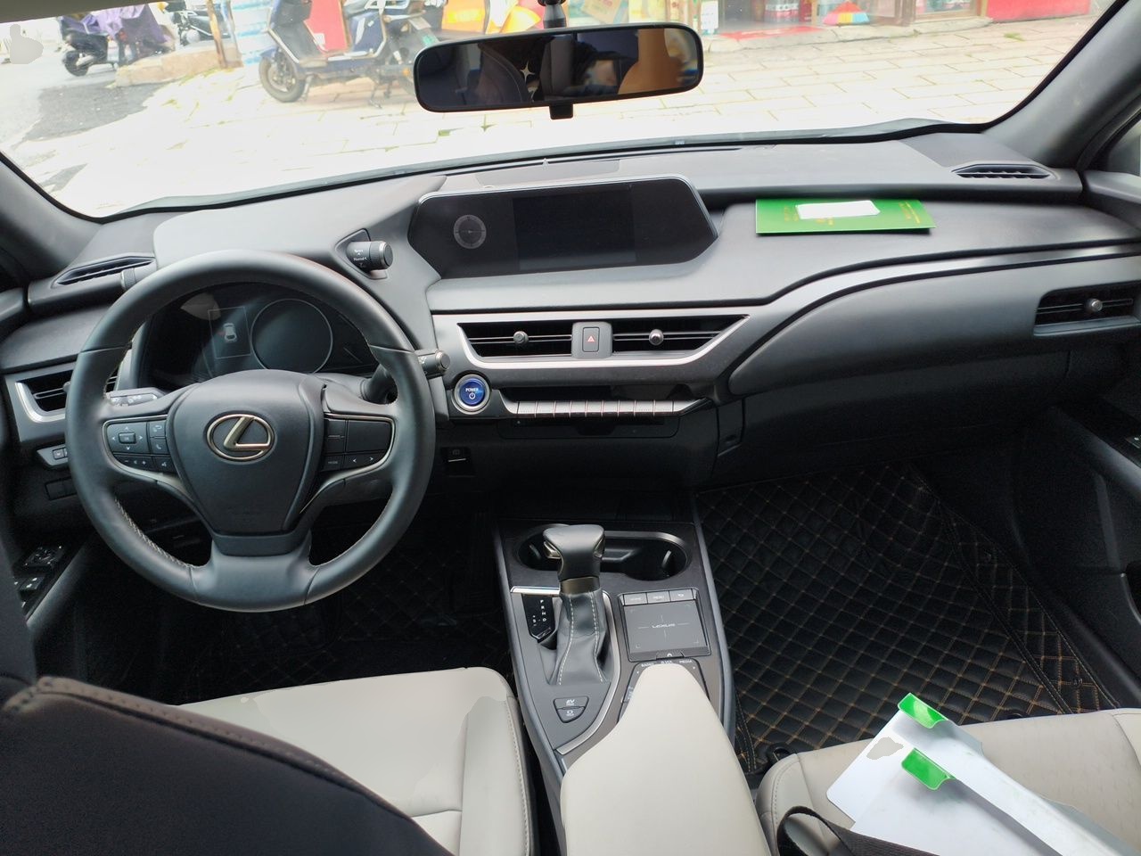 Lexus UX | 2020